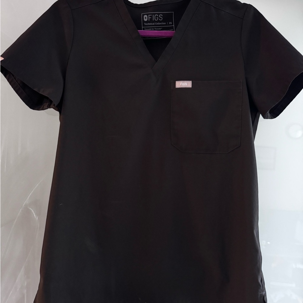 Figs black one pocket Scrub Top